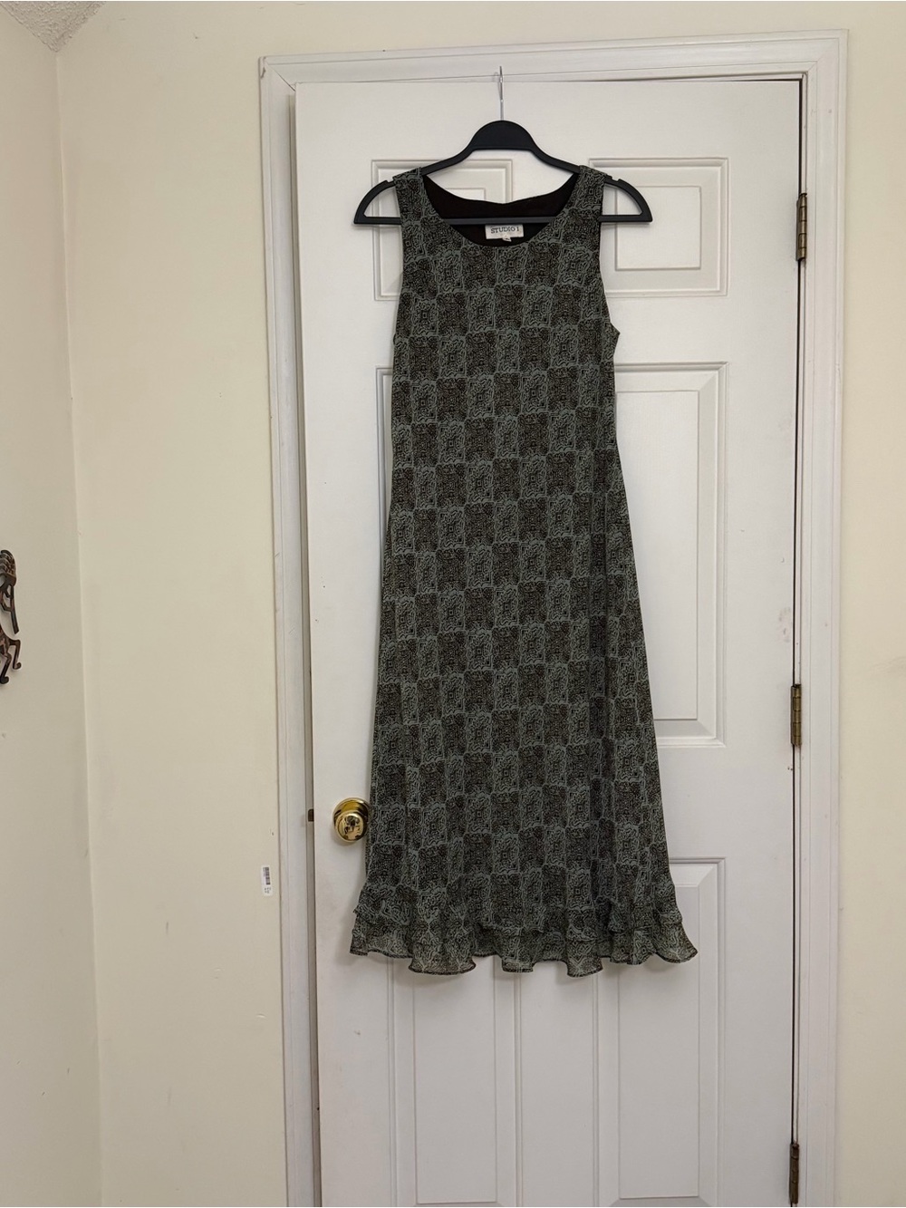 Studio I Sleeveless Maxi Dress in Olive Green Pattern